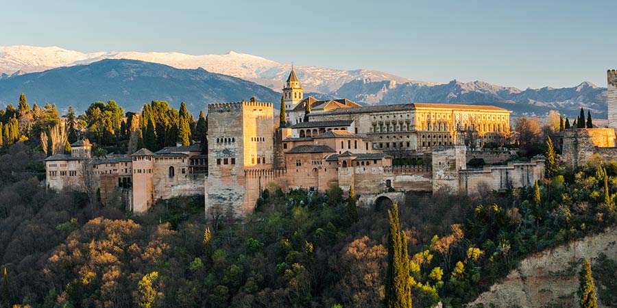 Walking among the Alhambra palaces and gardens